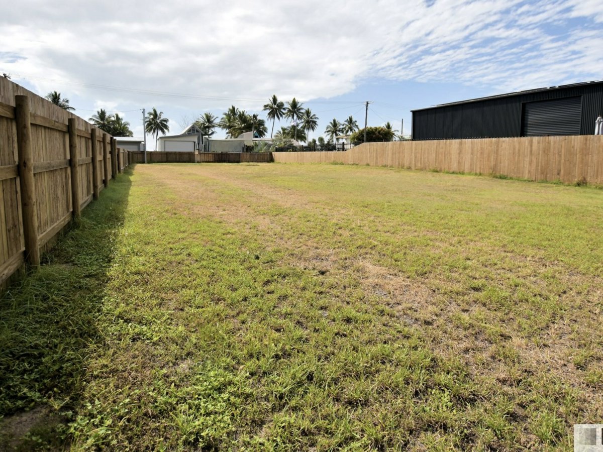 9 Taylor Street, Tully Heads, QLD 4854 - Image 1