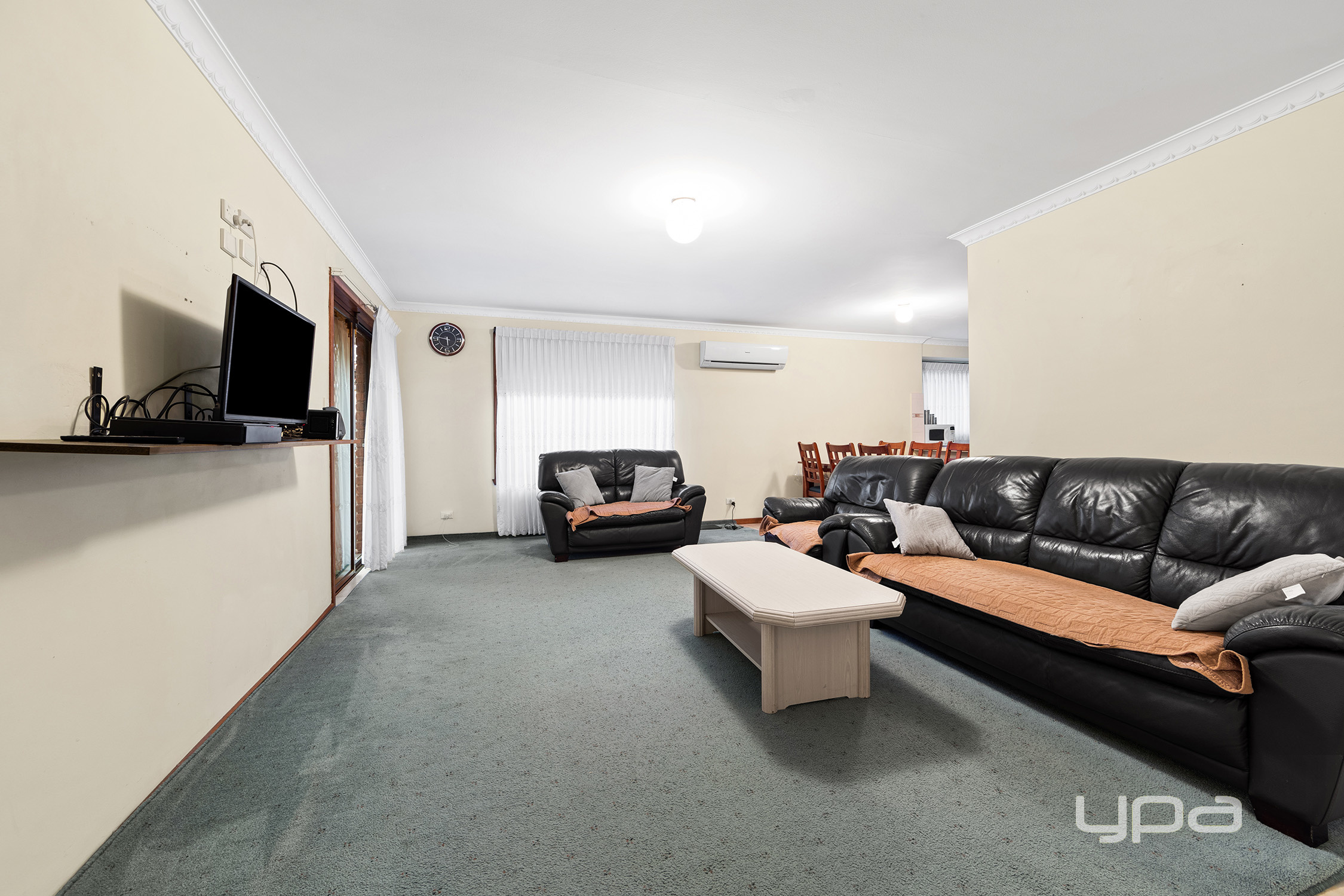 16 Somerton Crescent, St Albans, VIC 3021 - Image 2