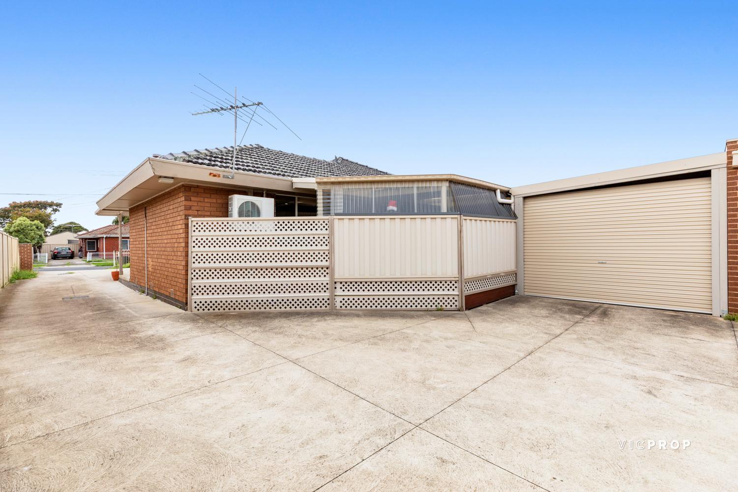 1/63 Walmer Avenue, St Albans, VIC 3021 - Image 8