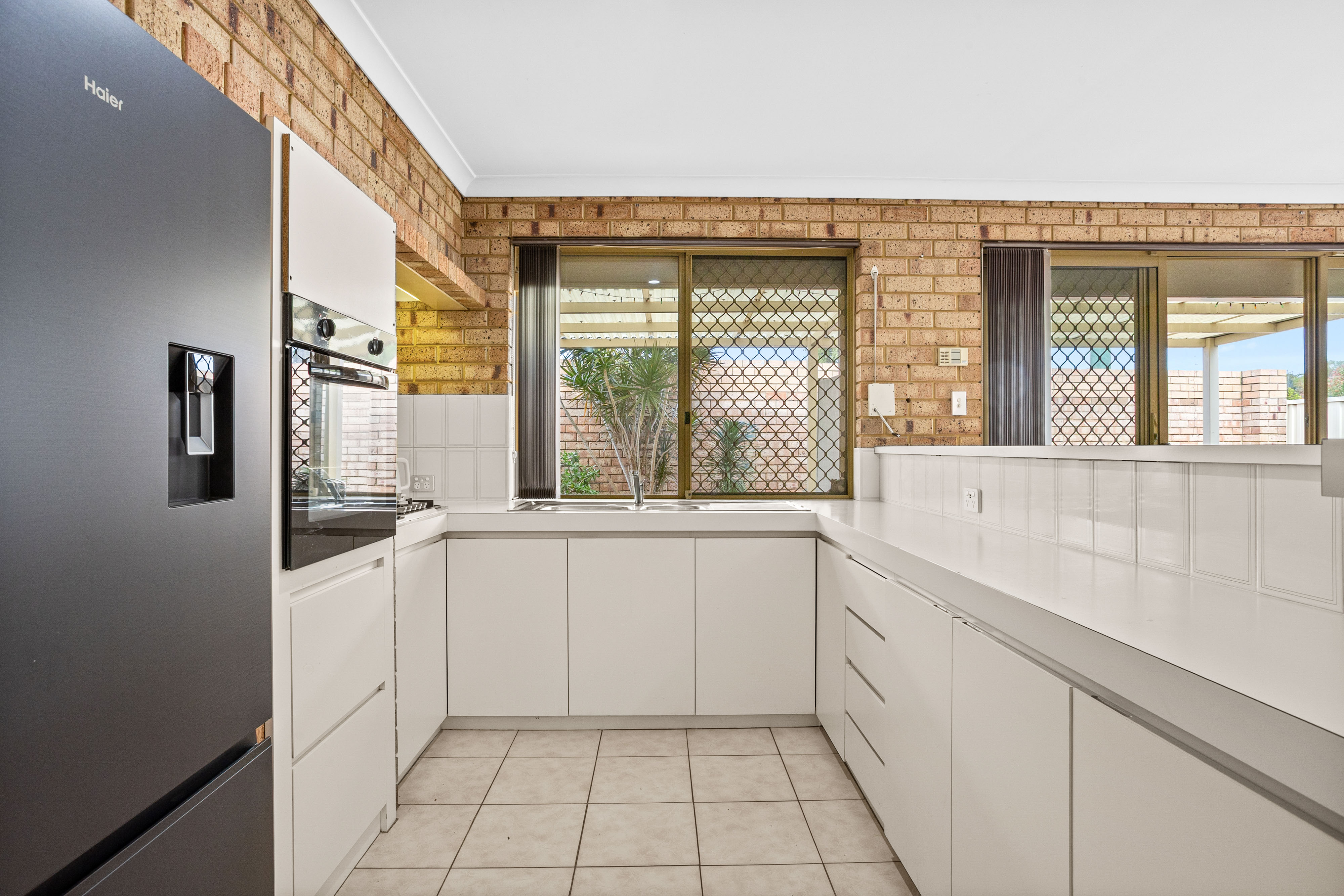 9 6 Lester Drive, Thornlie WA 6108 - Image 7