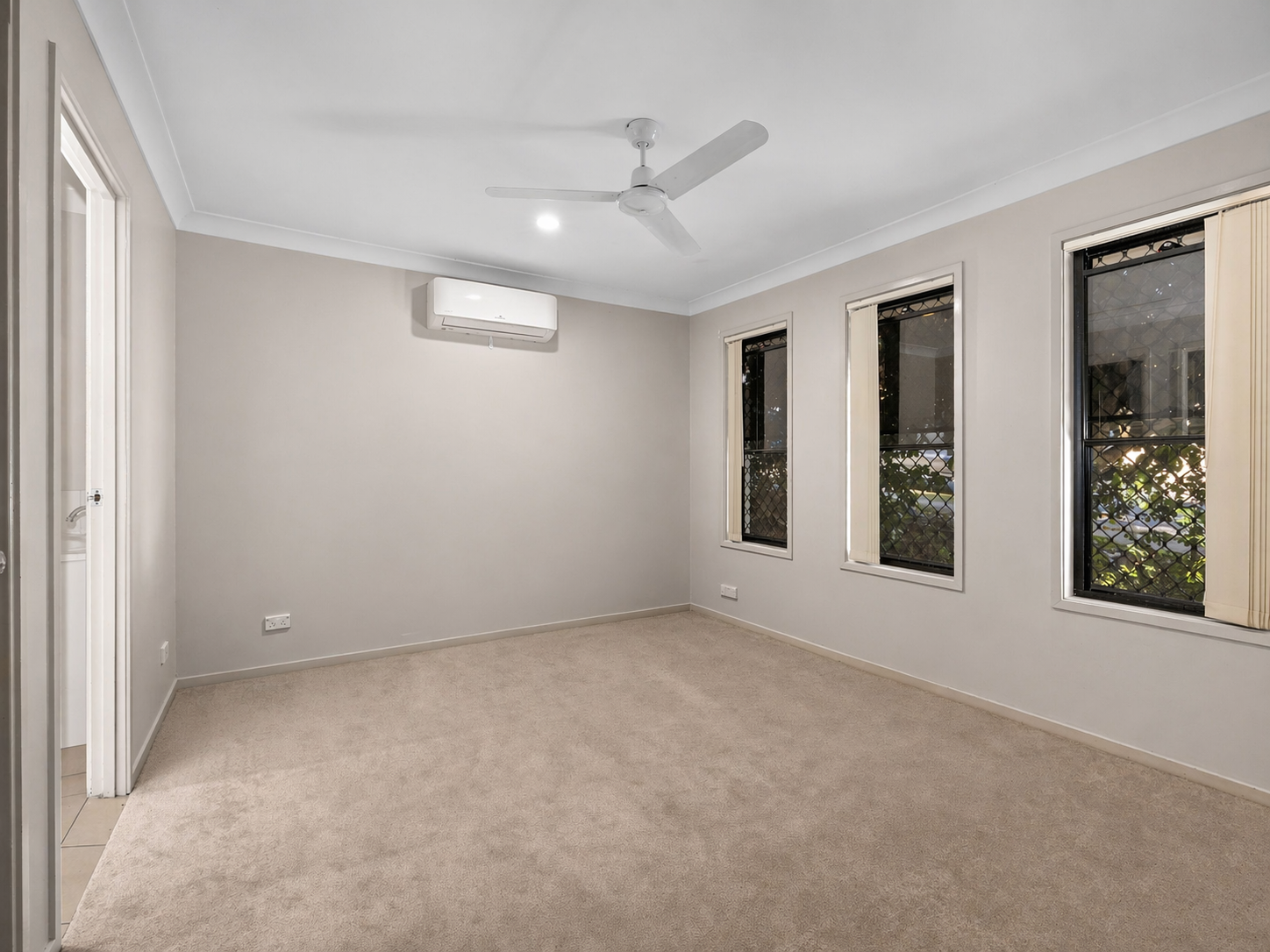 8 HYDE AVENUE, Springfield Lakes QLD 4300 - Image 4