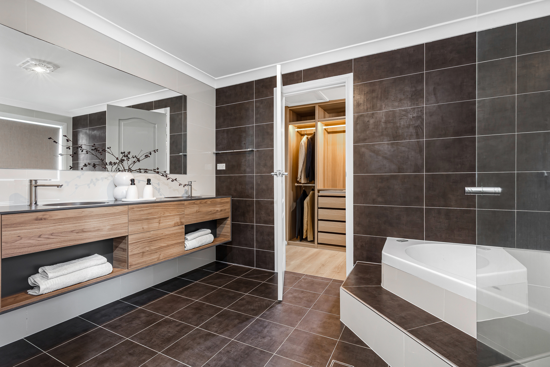 5-bedroom house at 33 Mariner Crescent, Abbotsbury, NSW 2176, Fairfield, New South Wales