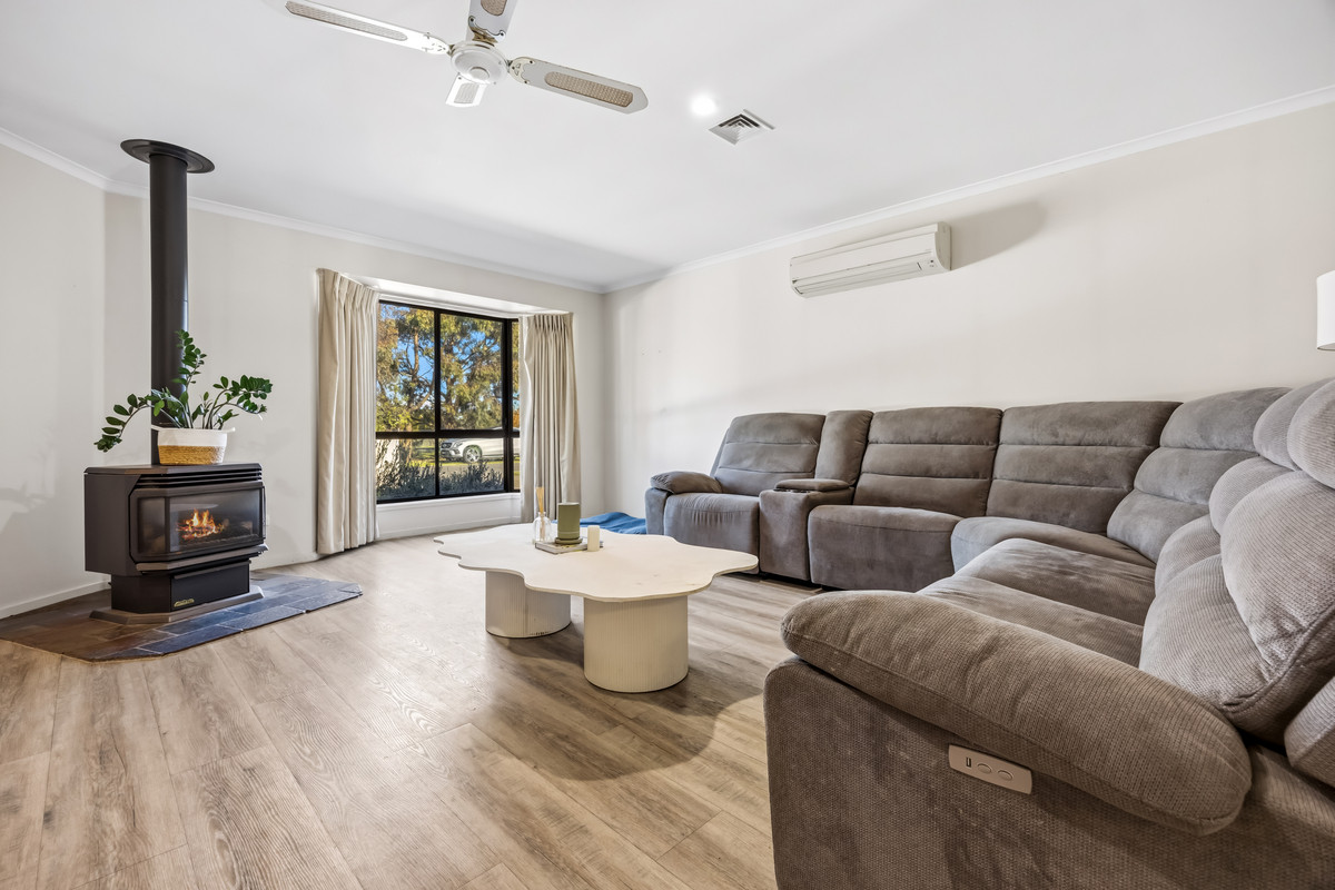 44 Smythes Road, Delacombe, VIC 3356 - Image 3