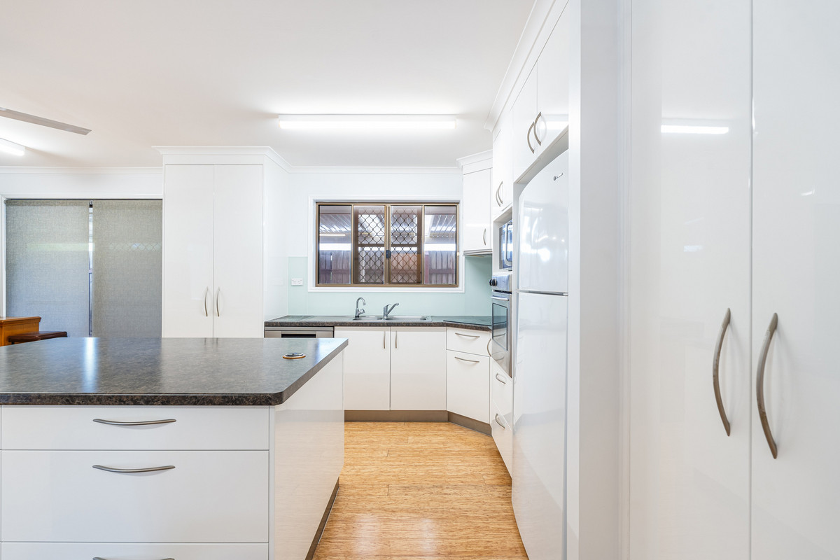 6 LADBROKE CRESCENT, Urangan QLD 4655 - Image 10