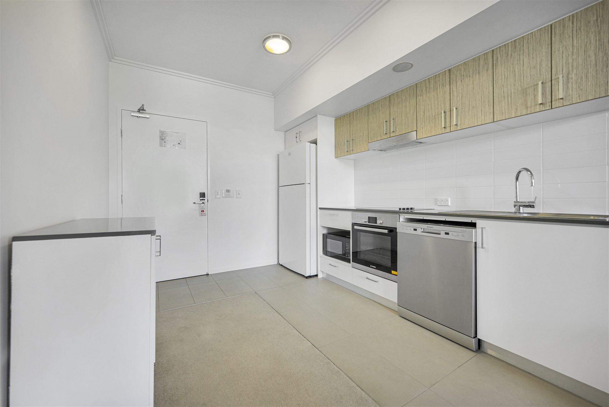 UNIT 411 GLADSTONE CENTRAL PLAZA 52 OAKA LANE, Gladstone Central QLD 4680 - Image 3