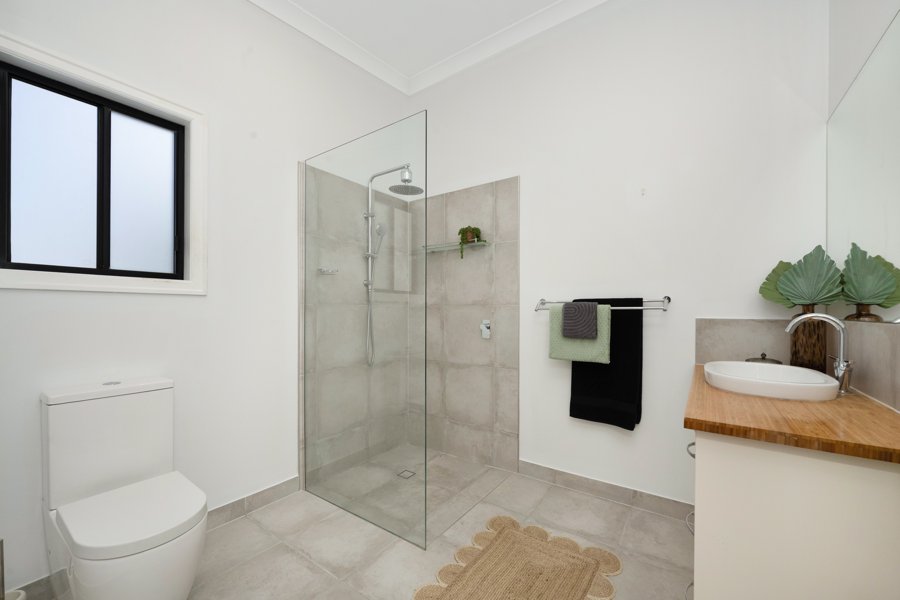 4-bedroom unit at 101/9 Anthony Street, South Townsville, QLD 4810, Townsville, Queensland