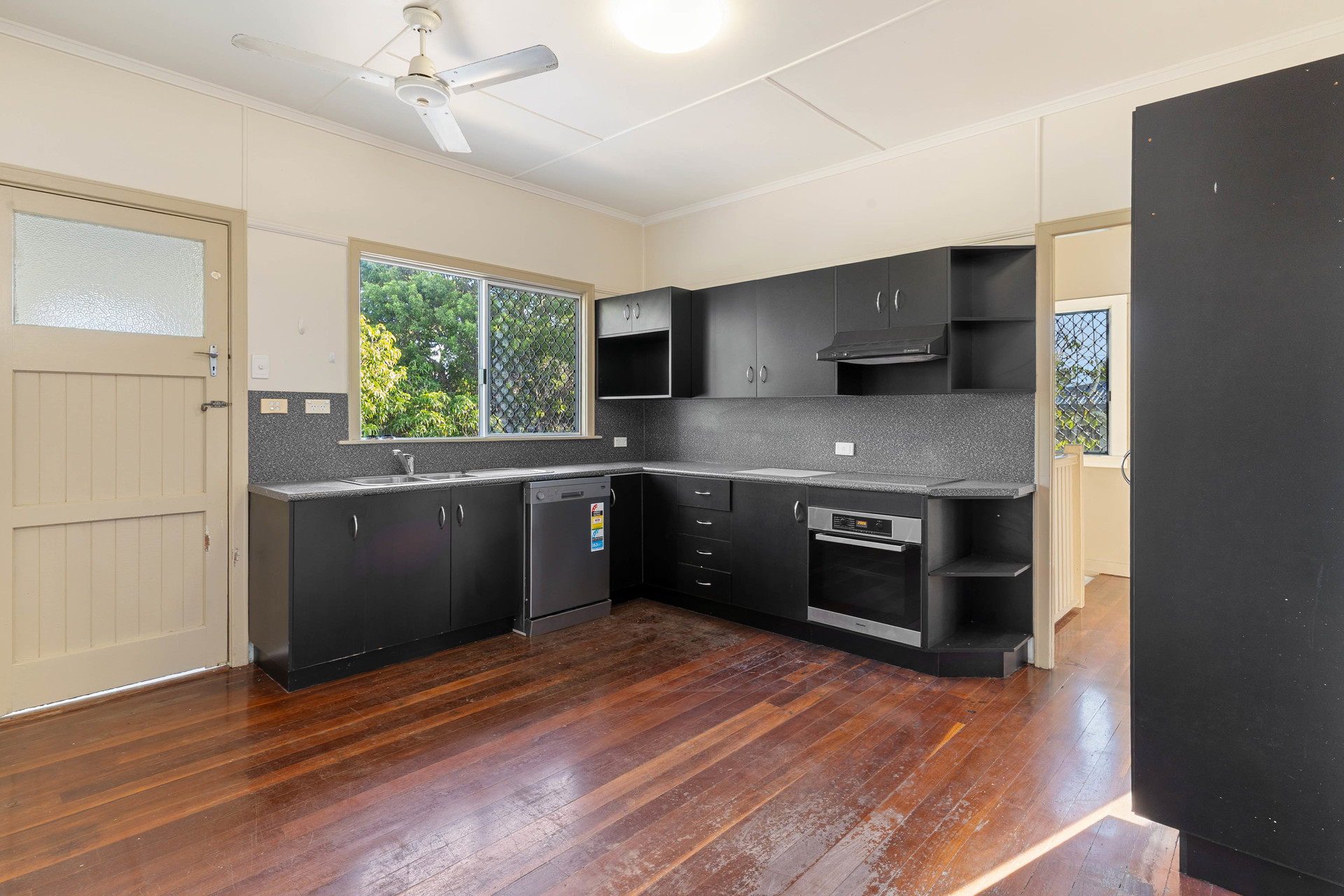 258 ELPHINSTONE STREET, Koongal QLD 4701 - Image 7