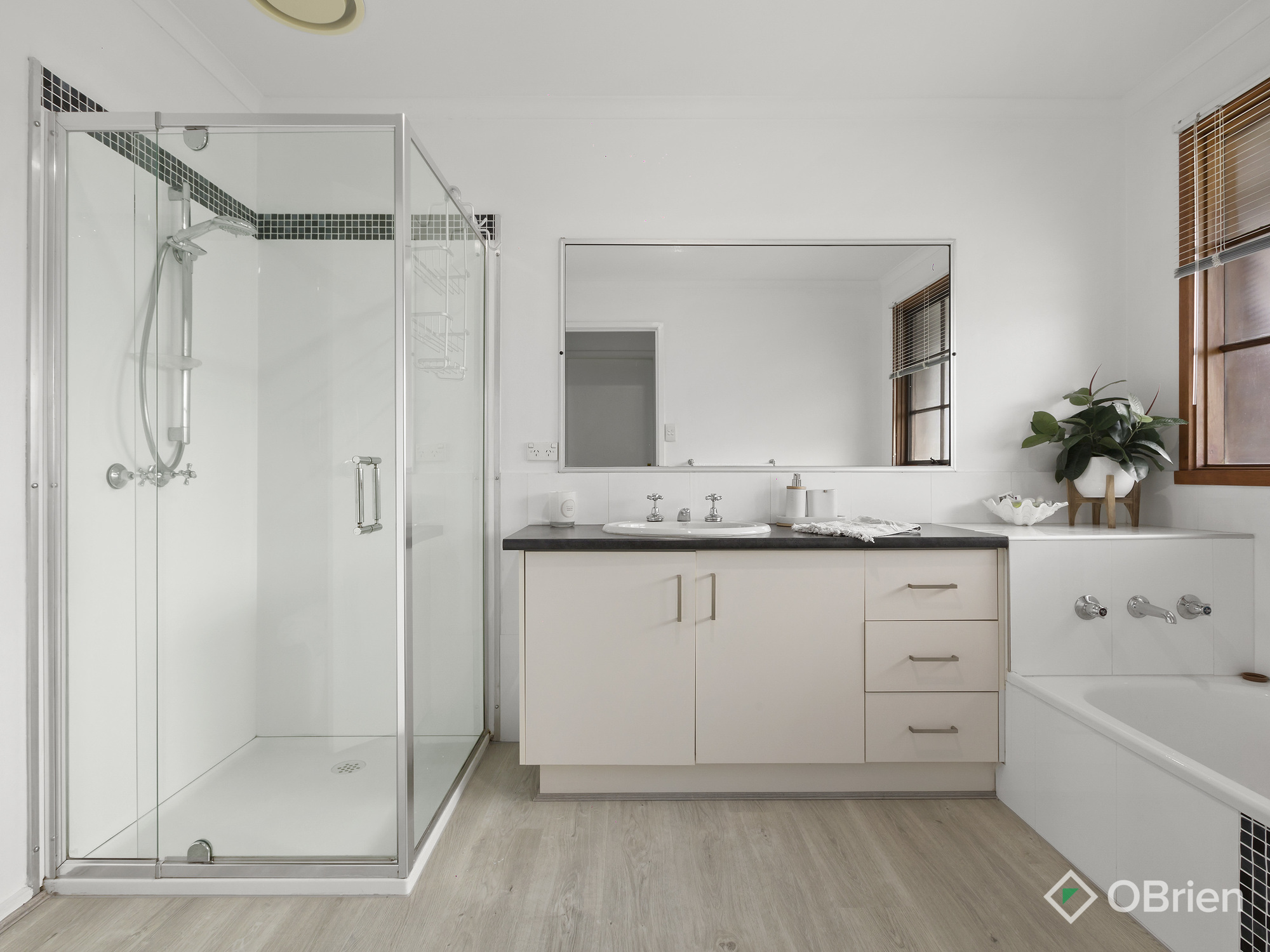 1/25 Carrington Street, Sydenham, VIC 3037 - Image 5