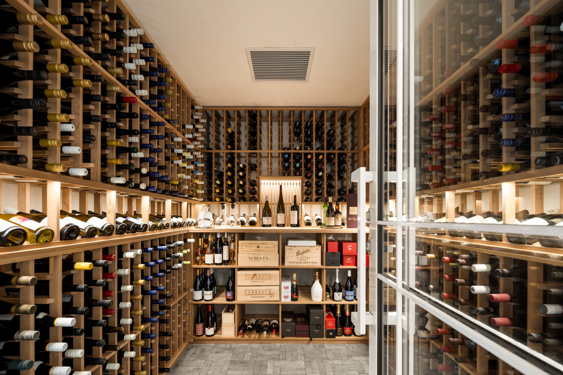 5 LA FRANCE Court, Mermaid Waters, QLD 4218 - Image 8