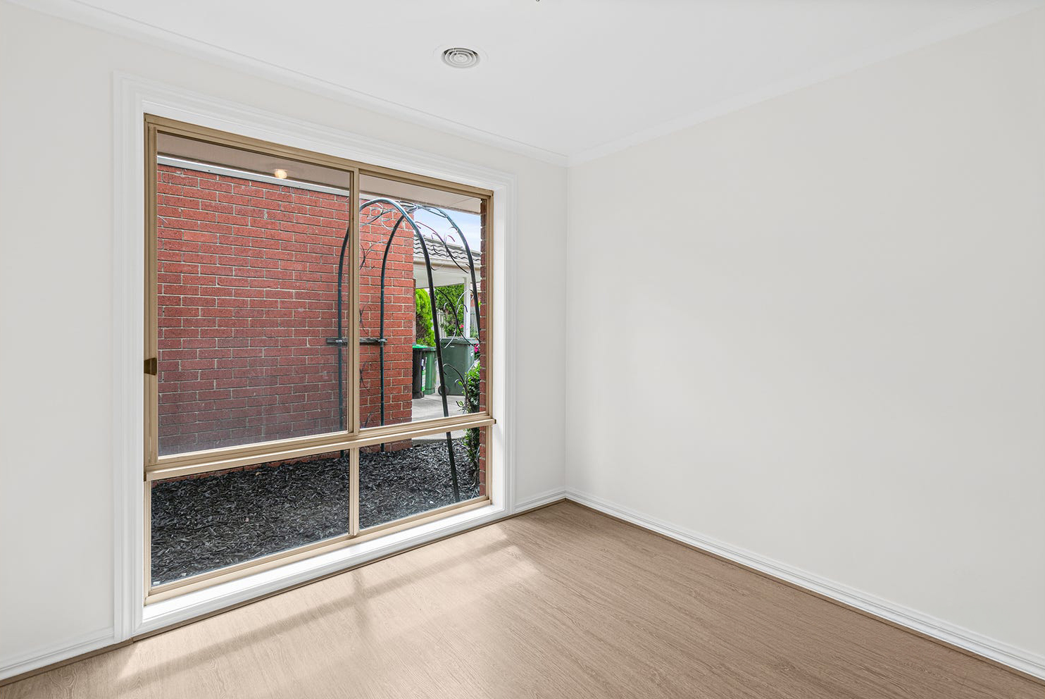 3-bedroom unit at 3/6 London Road, Broadmeadows, VIC 3047, Hume, Victoria
