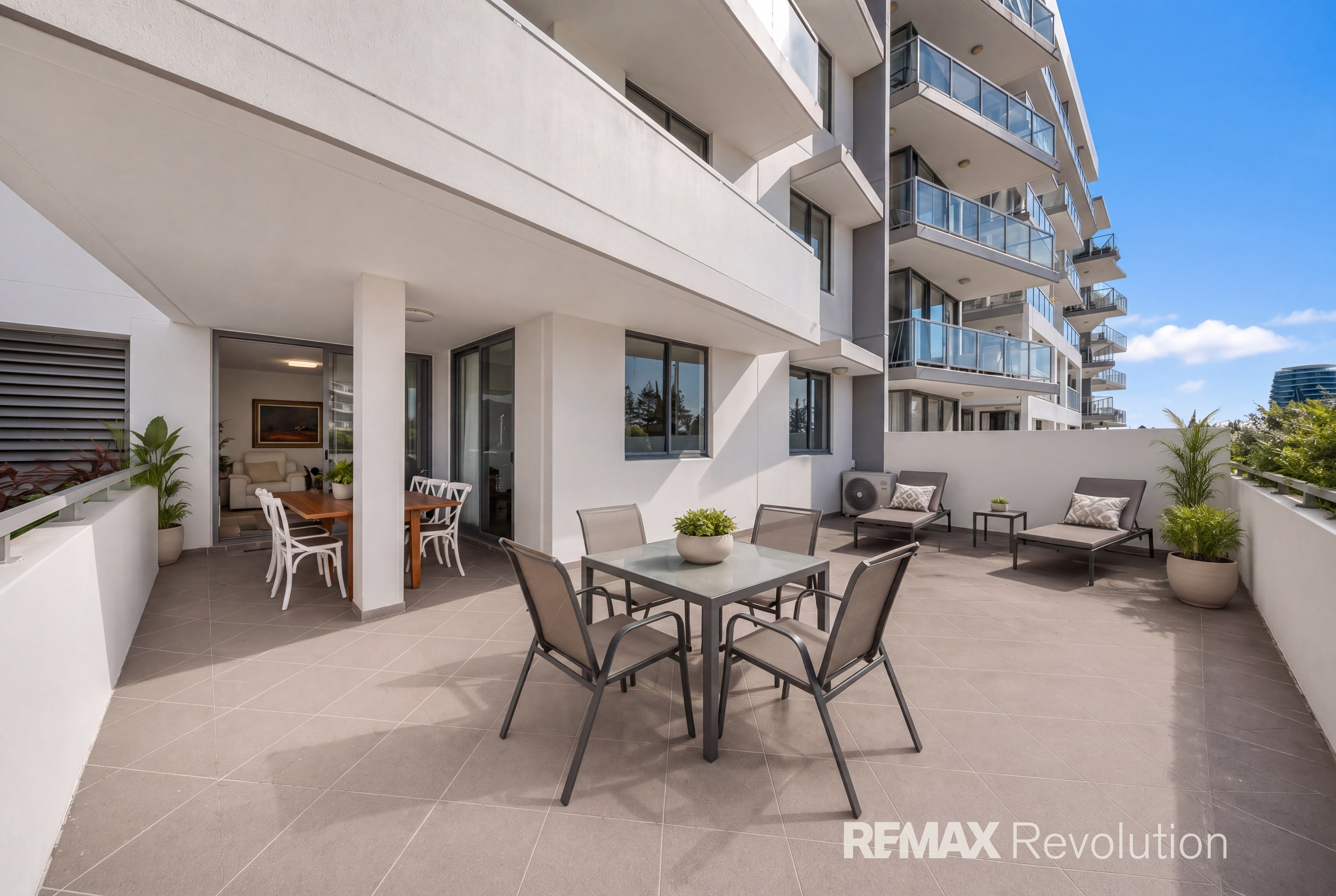 1006 1 OCEAN STREET, BURLEIGH HEADS QLD 4220 - Image 1