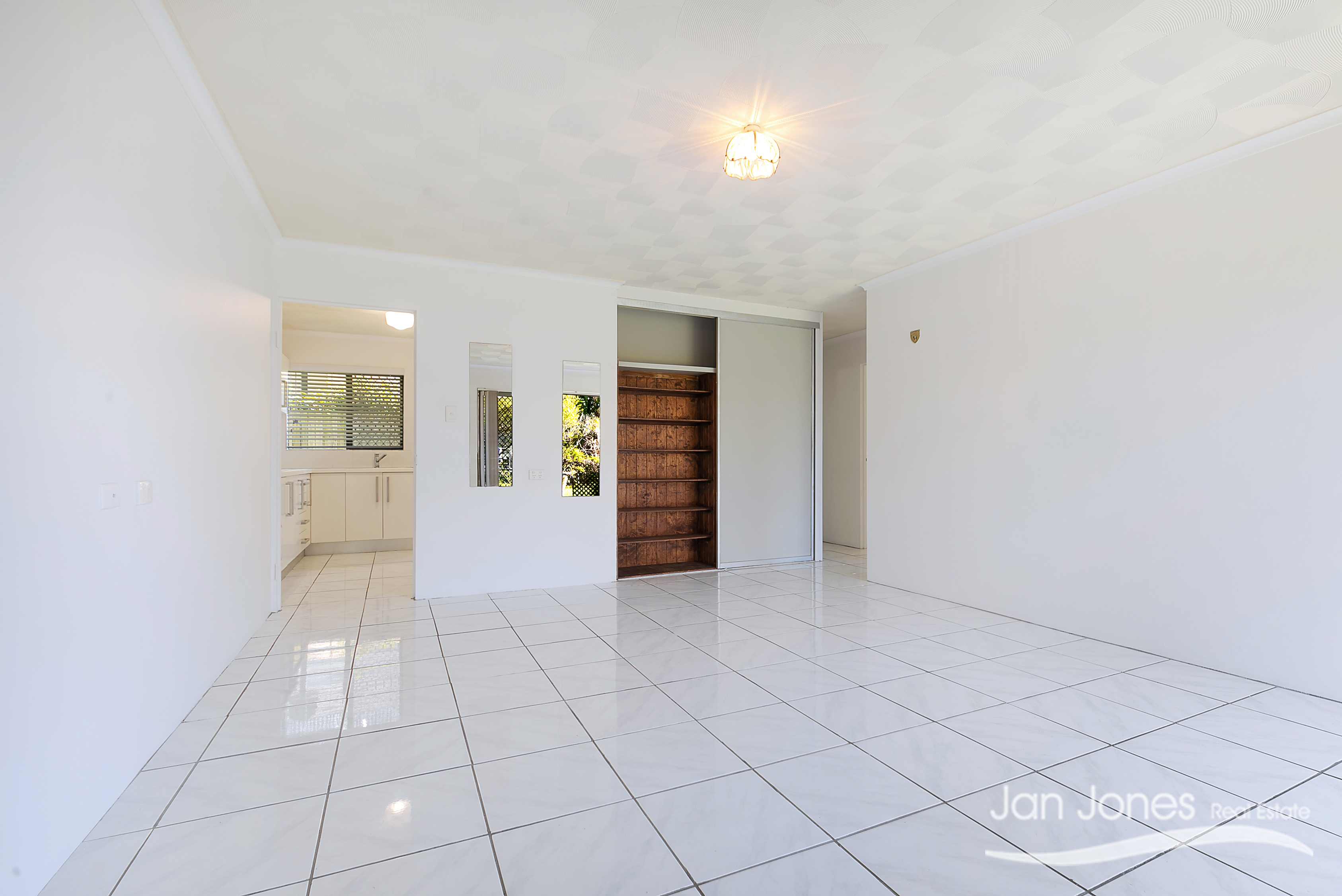 2 8 JEFFREY STREET, REDCLIFFE QLD 4020 - Image 3