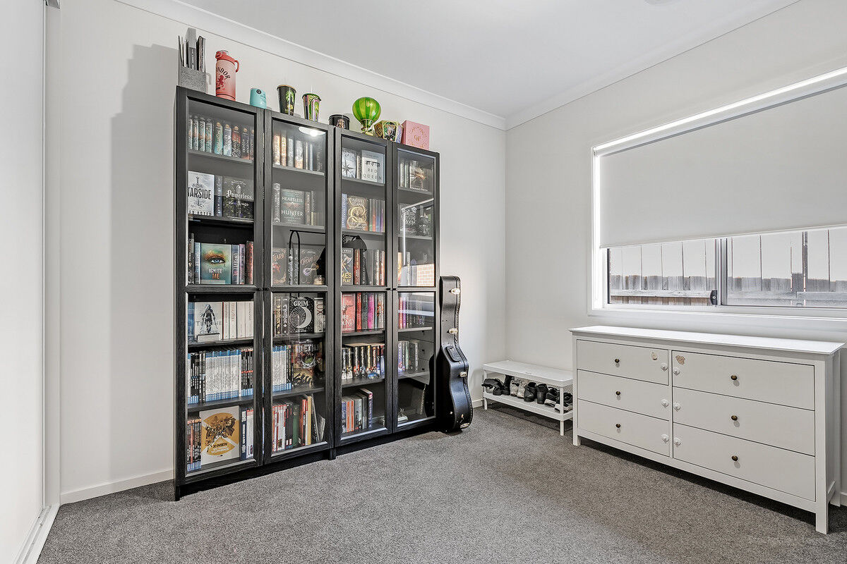 8 RAWLS STREET, Cranbourne VIC 3977 - Image 10