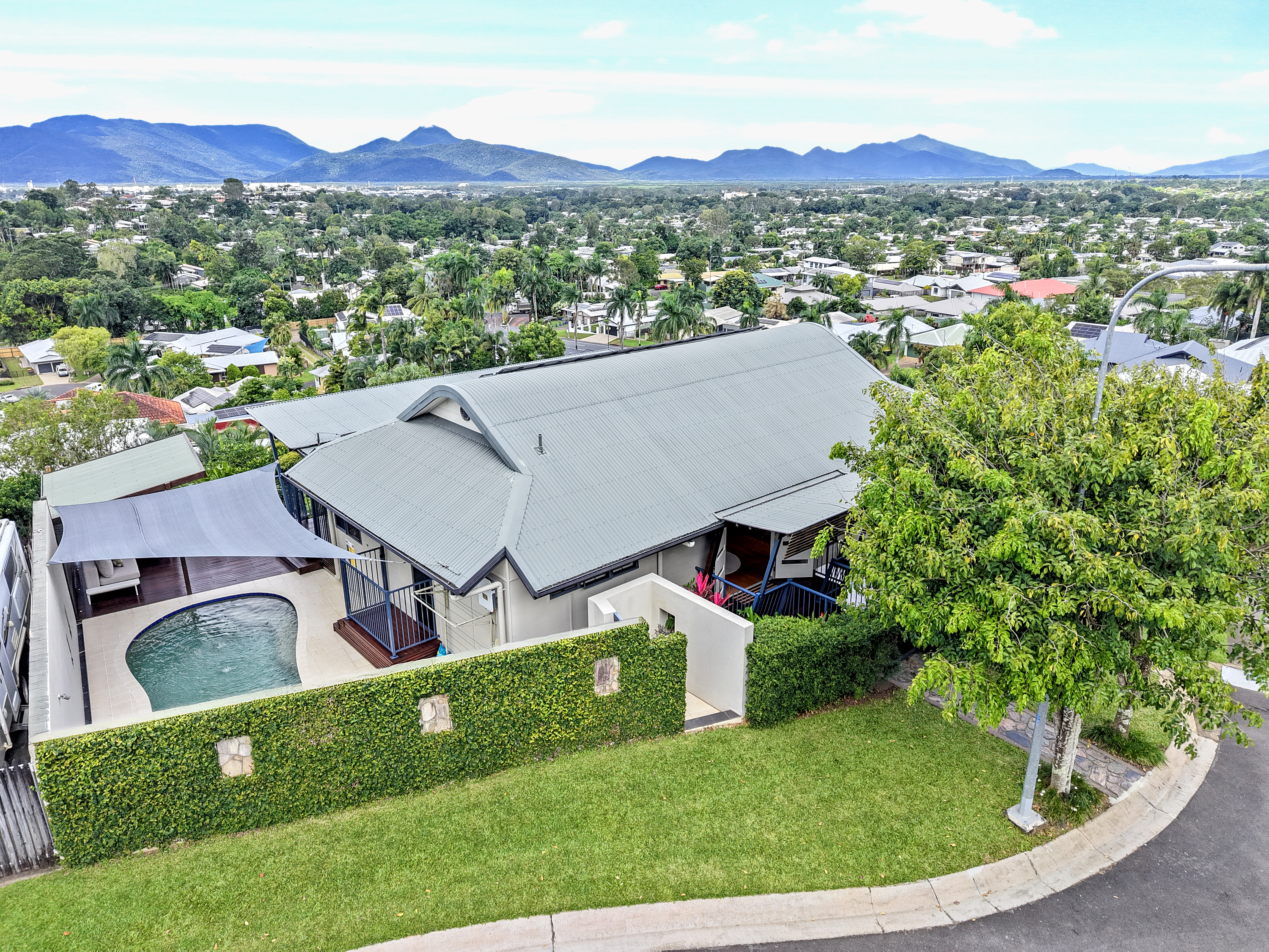 3 HAYLES CLOSE, Mooroobool QLD 4870 - Image 2
