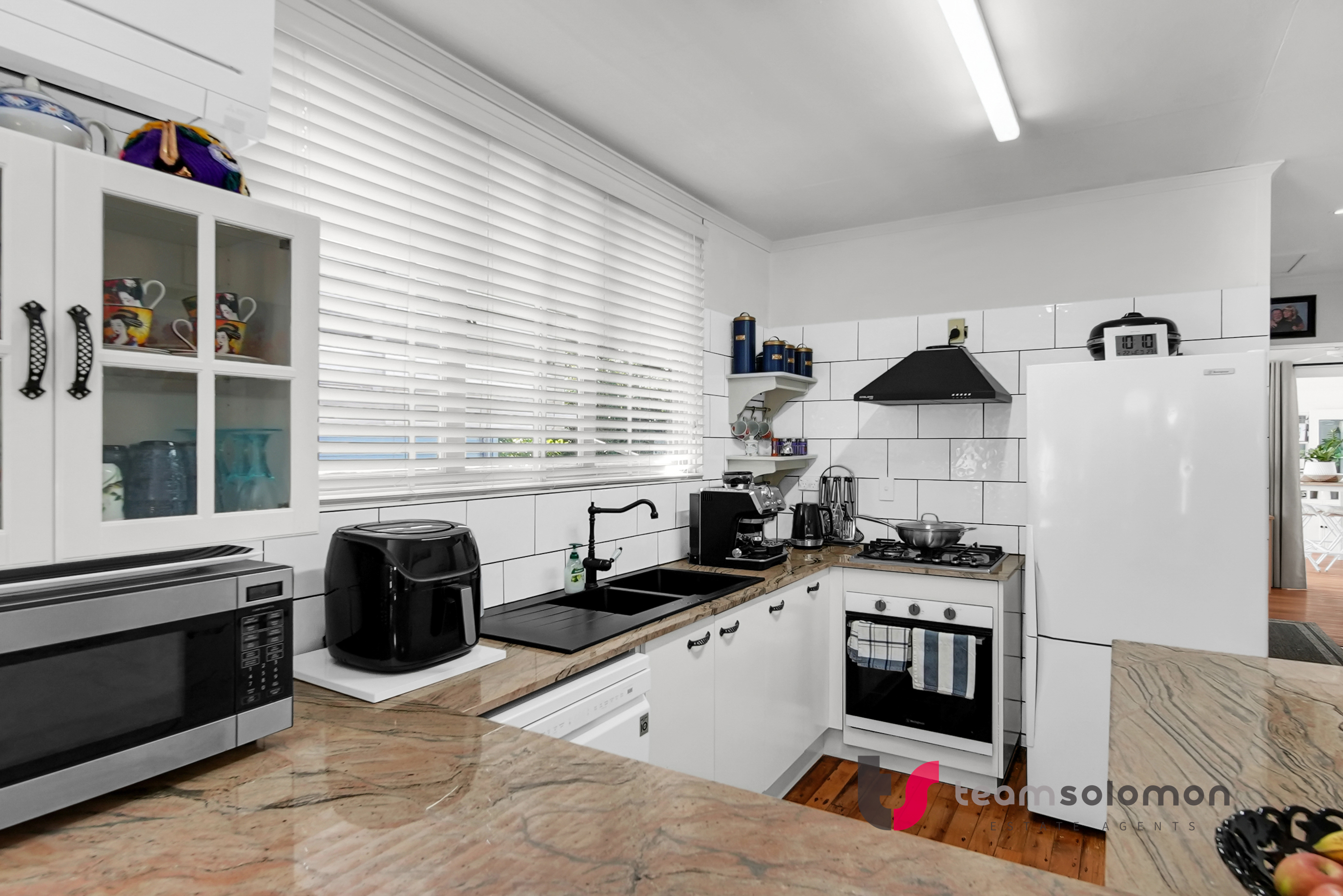 13 KINGFISHER STREET, Coochiemudlo Island QLD 4184 - Image 9
