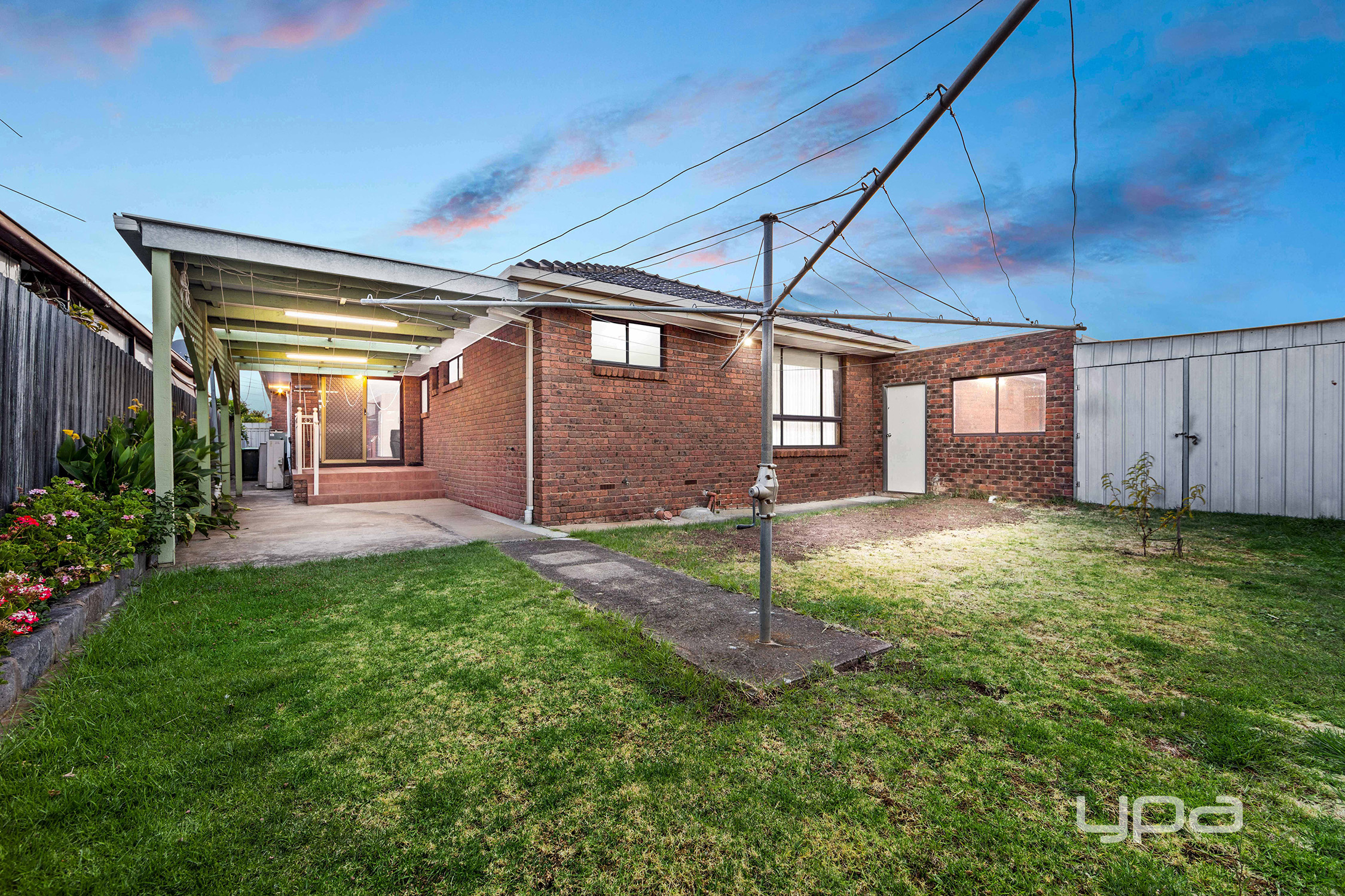 16 Somerton Crescent, St Albans, VIC 3021 - Image 9