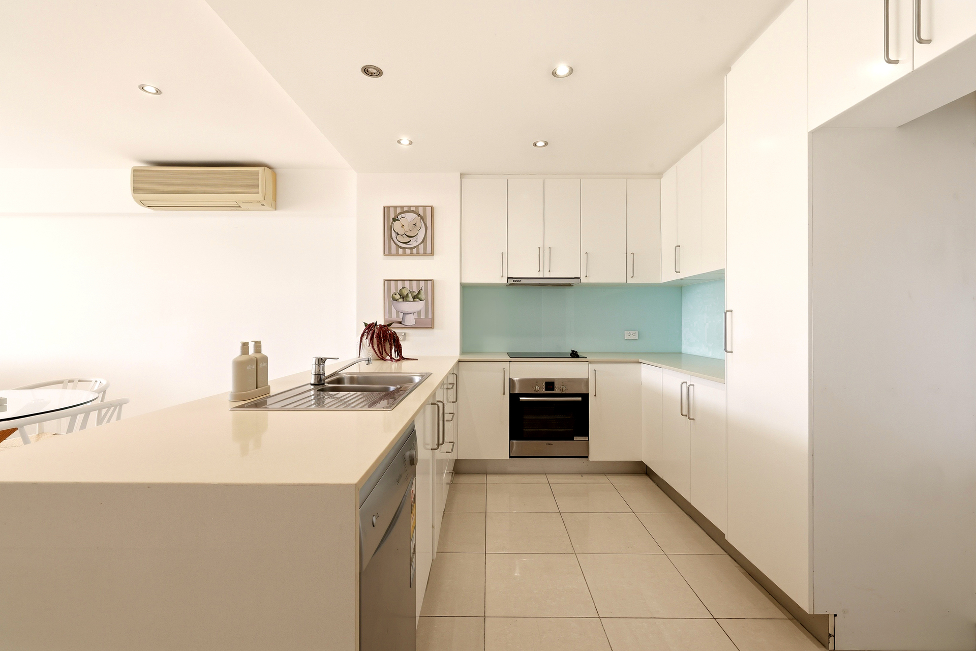 22/83 Marine Parade, Redcliffe, Qld, 4020 - Image 8