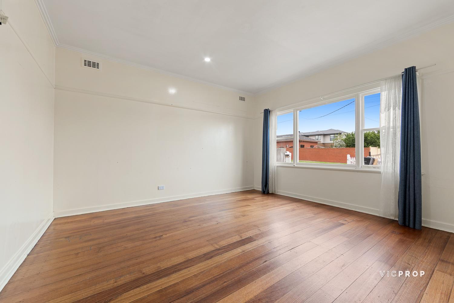 21 ERICA AVENUE, St Albans VIC 3021 - Image 7