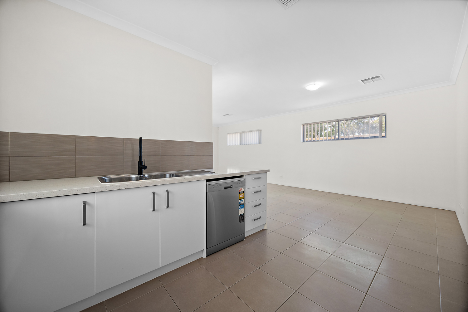 4 10 DUKE STREET, BENTLEY WA 6102 - Image 6