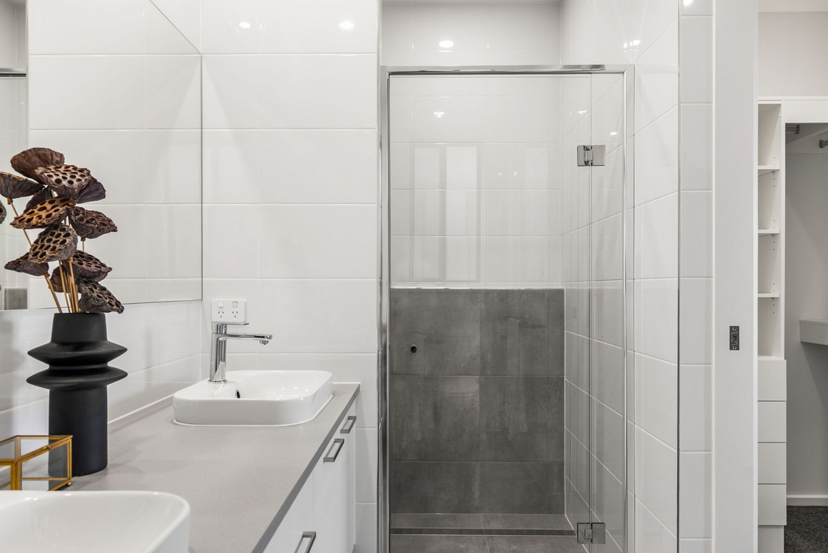 5-bedroom house at 8 Banks Street, Angle Vale, SA 5117, Playford, South Australia