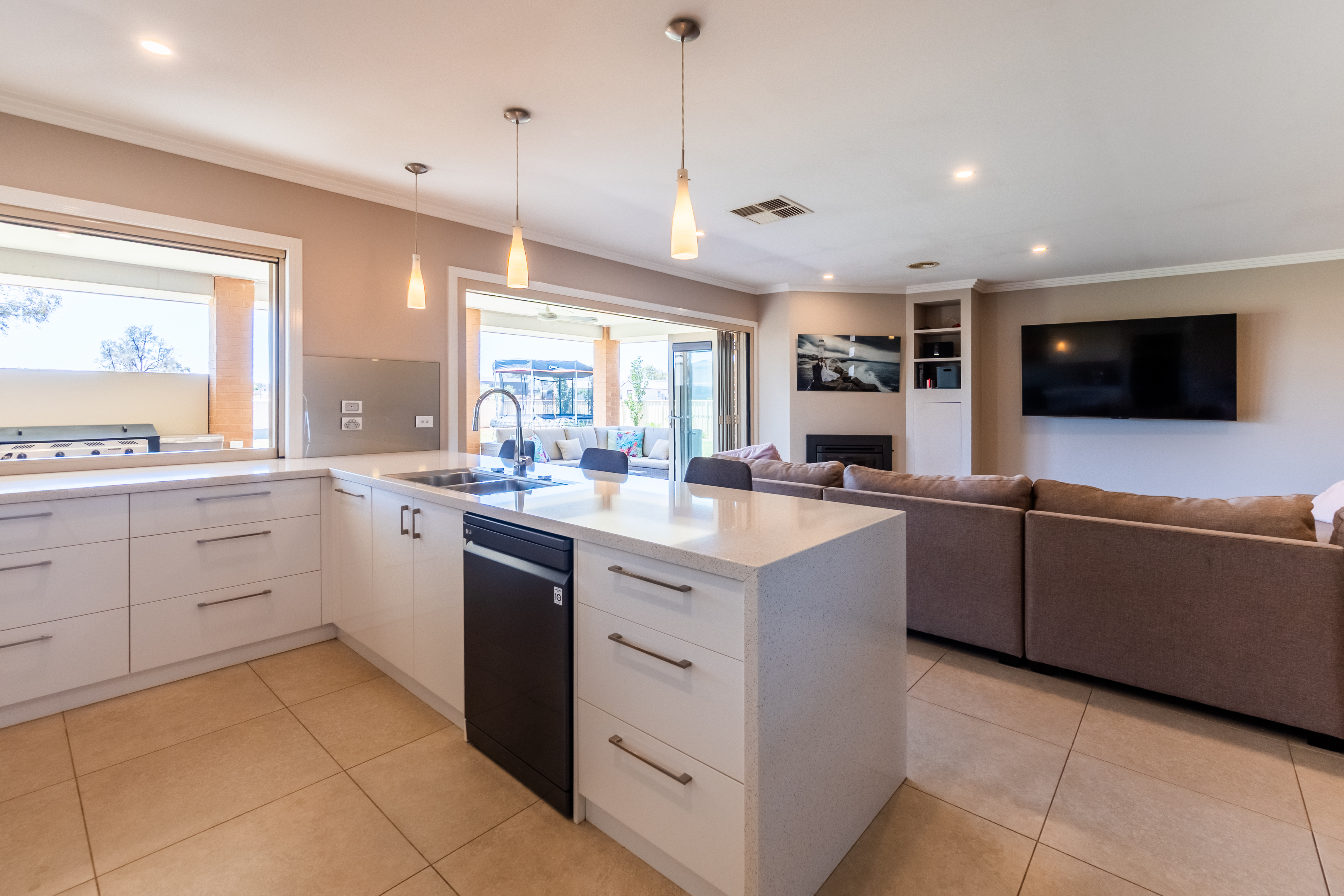 5-bedroom house at 9 Evatt Street, Temora, NSW 2666, Temora, New South Wales