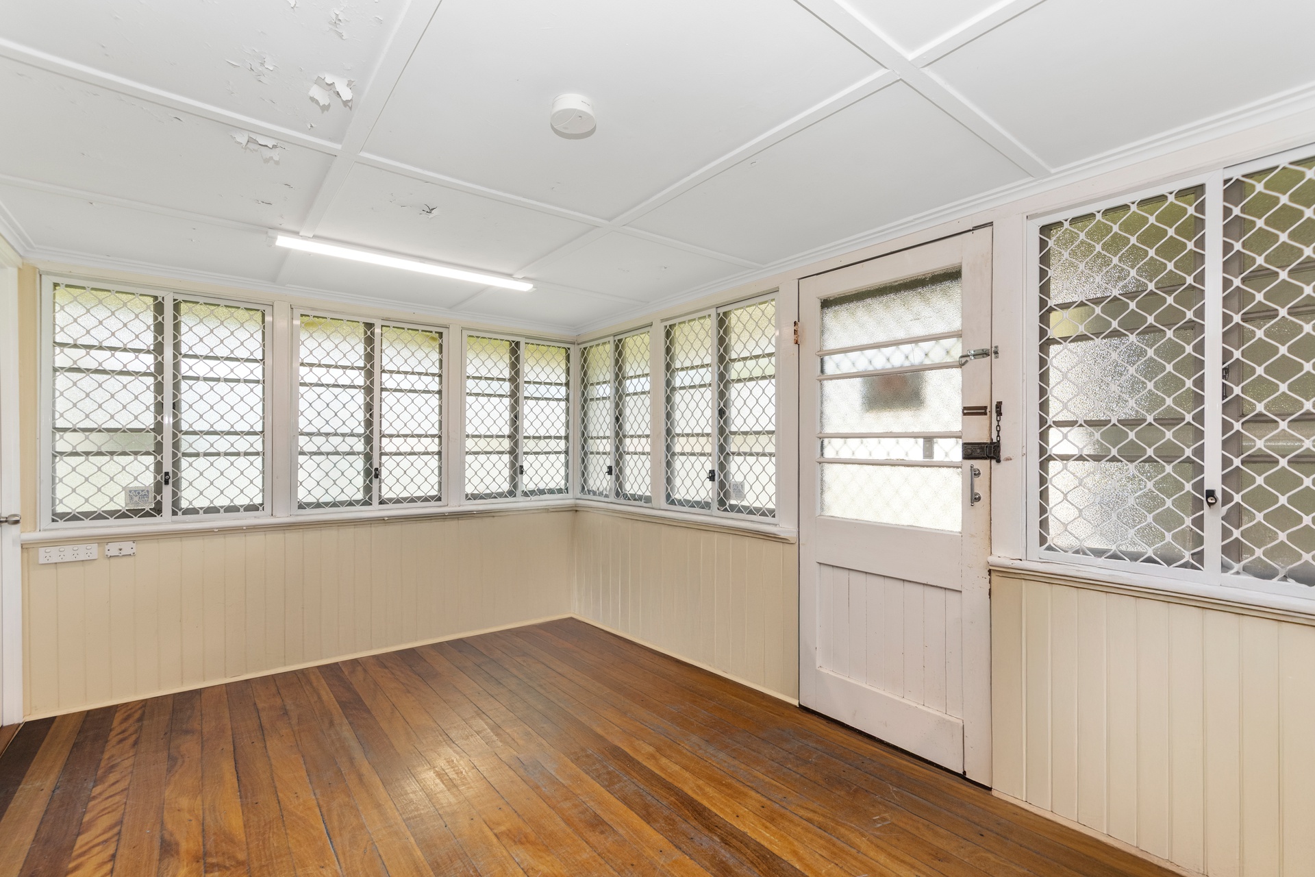 145 ROSS RIVER ROAD, Mundingburra QLD 4812 - Image 2