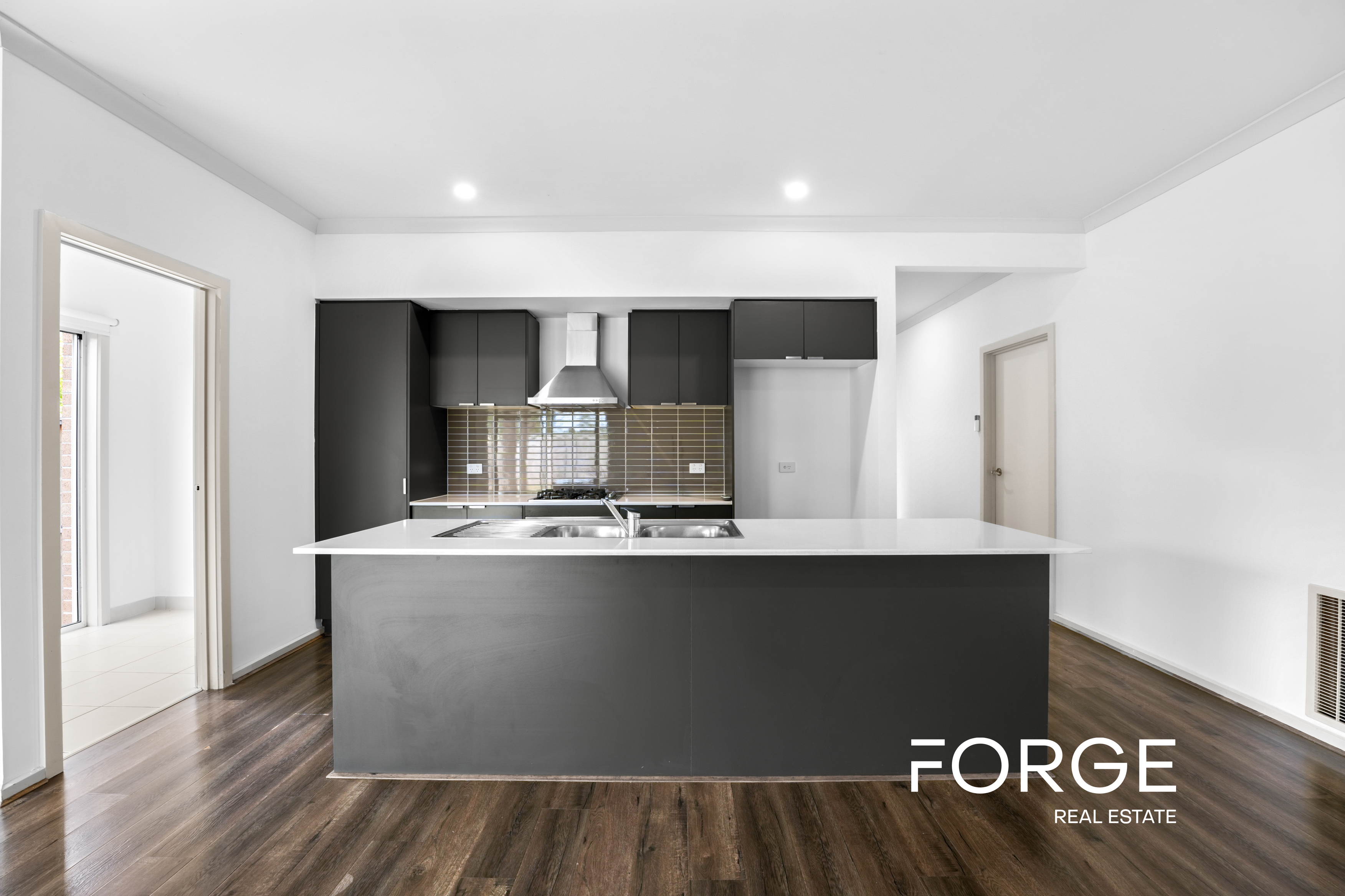 7 MULLOWAY DRIVE, Point Cook VIC 3030 - Image 3