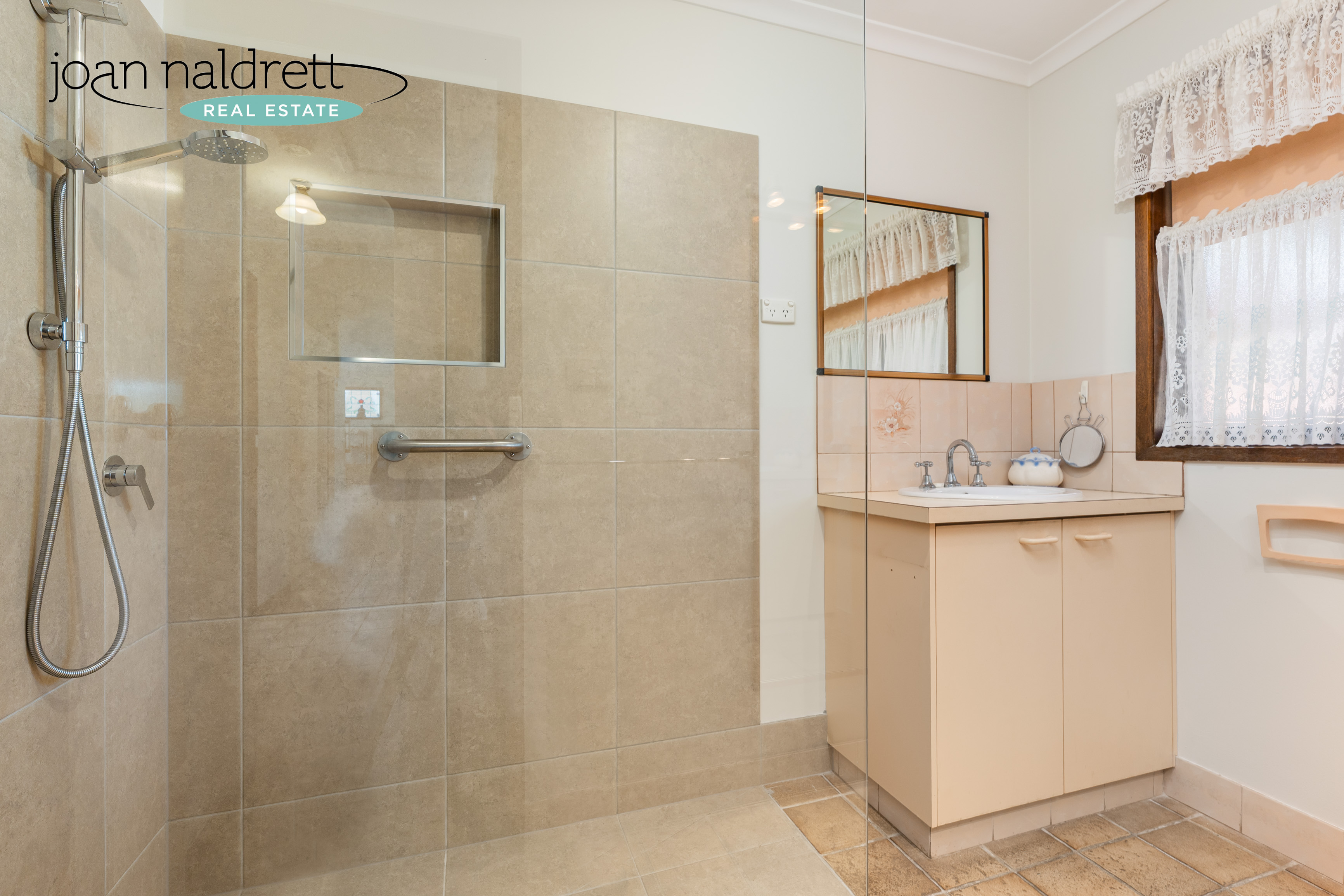 1 4 CHIFLEY STREET, WEST WODONGA VIC 3690 - Image 9