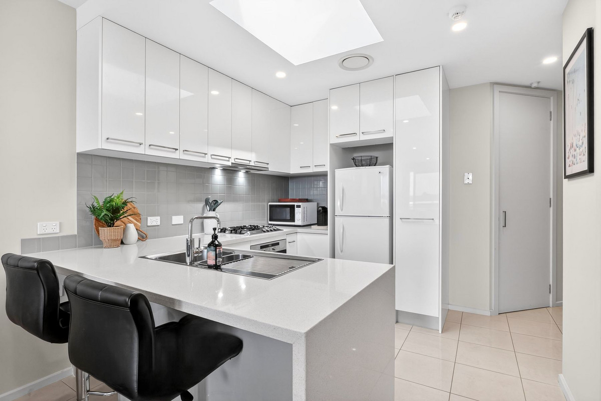 10 7 BELL STREET, TORQUAY VIC 3228 - Image 5