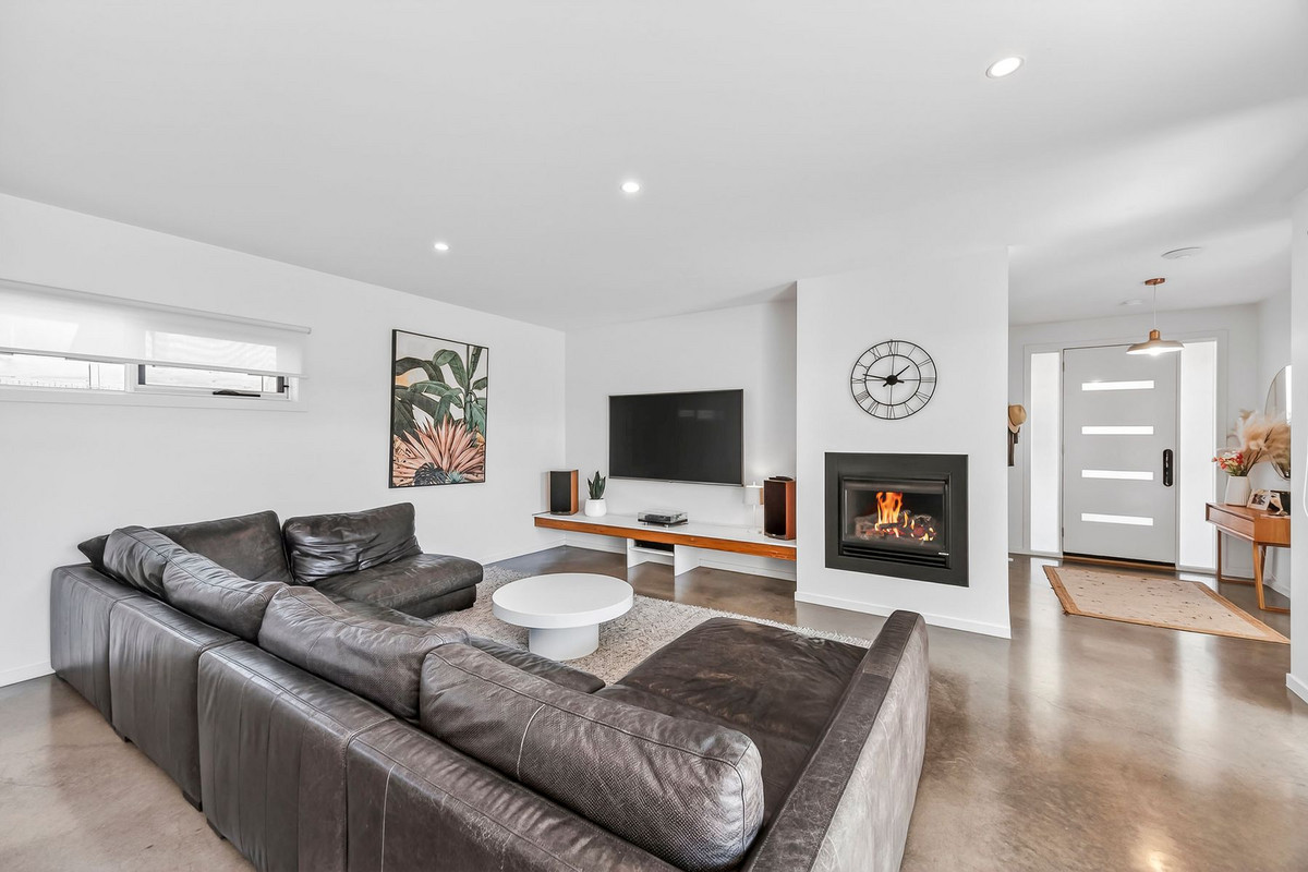 6 WAX AVENUE, Torquay VIC 3228 - Image 10