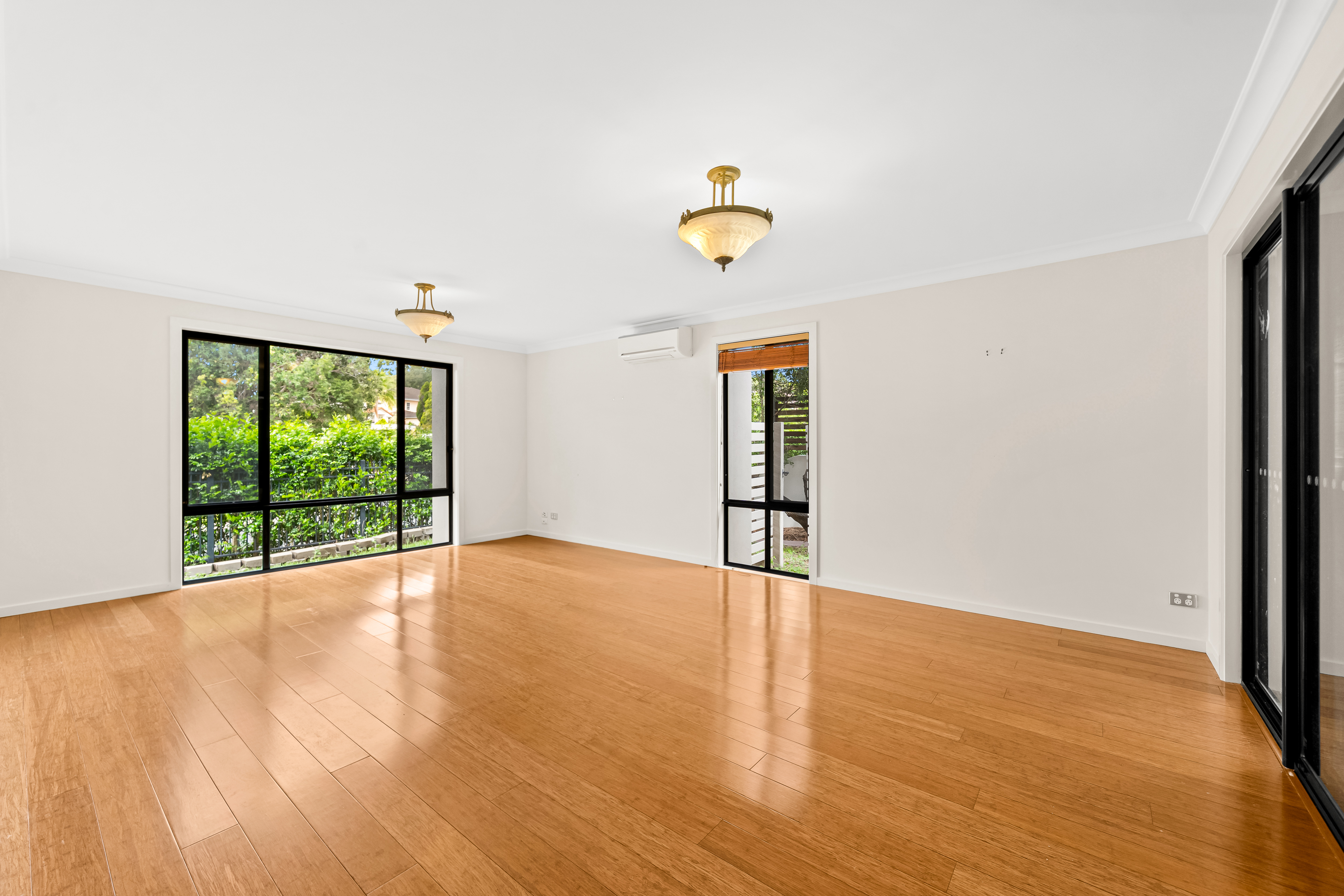 5-bedroom house at 129 Didbrook Street, Robertson, QLD 4109, Brisbane, Queensland