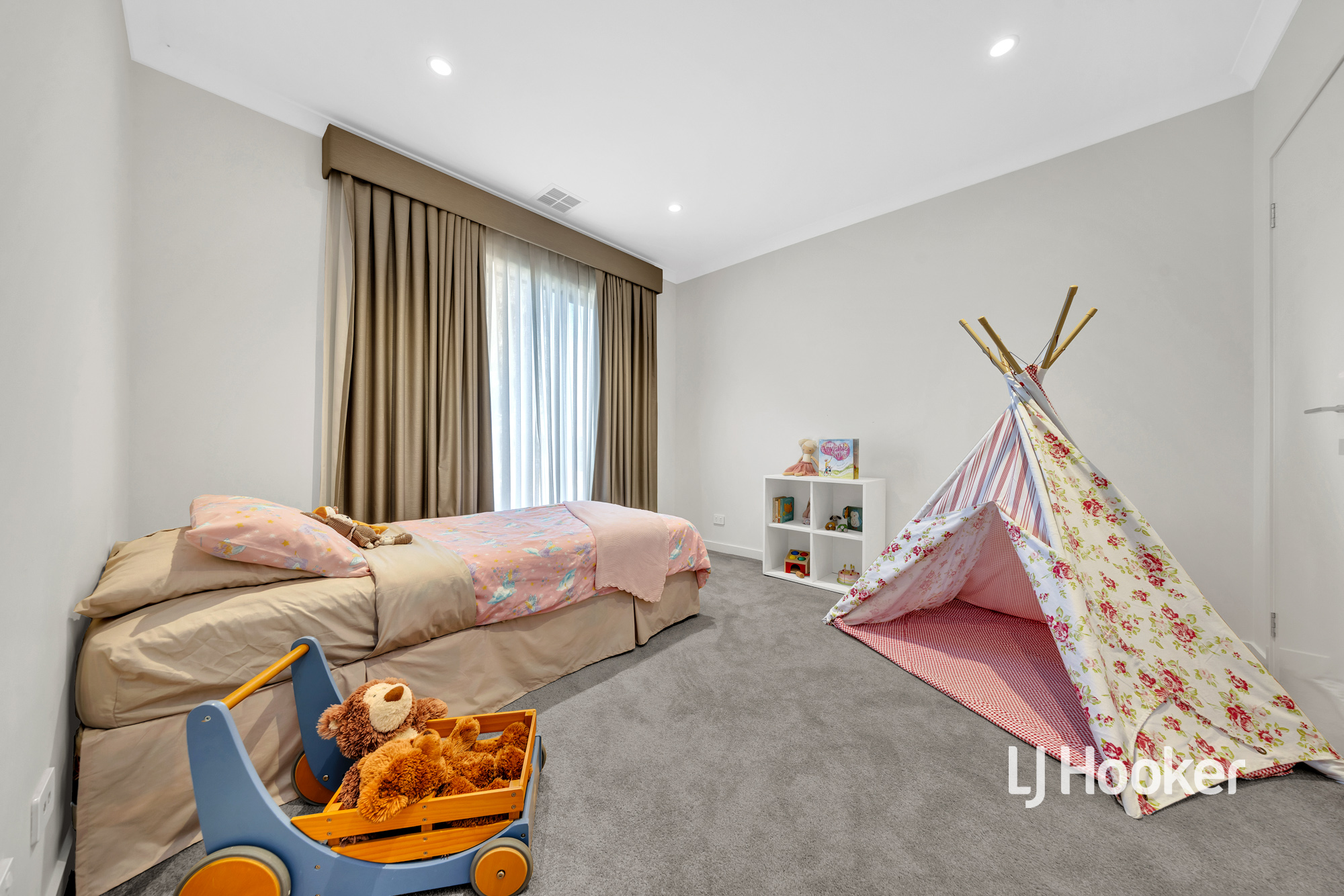 5-bedroom house at 19 Wicker Street, Werribee, VIC 3030, Wyndham, Victoria