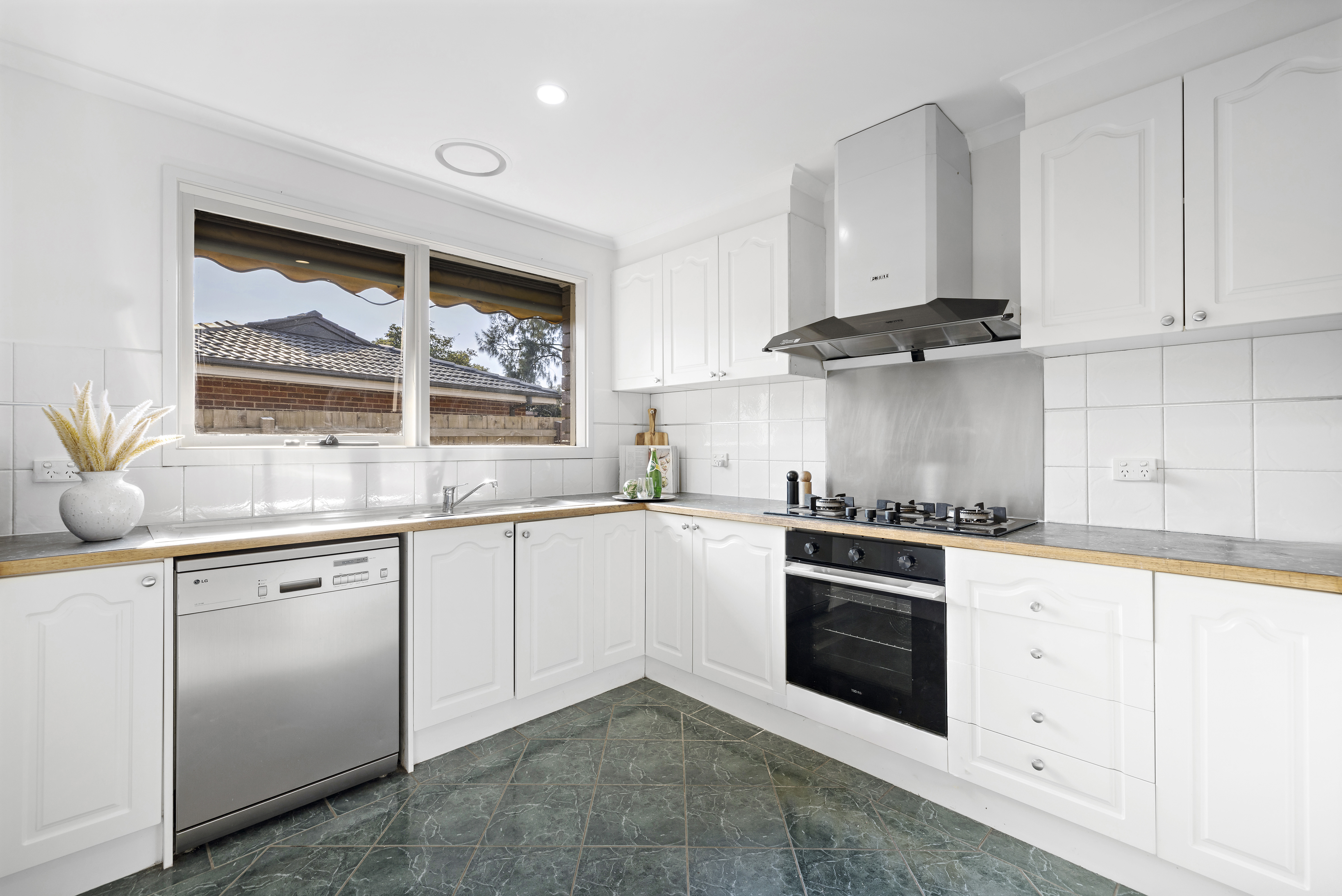 16 PARKSTONE DRIVE, Bayswater North VIC 3153 - Image 5