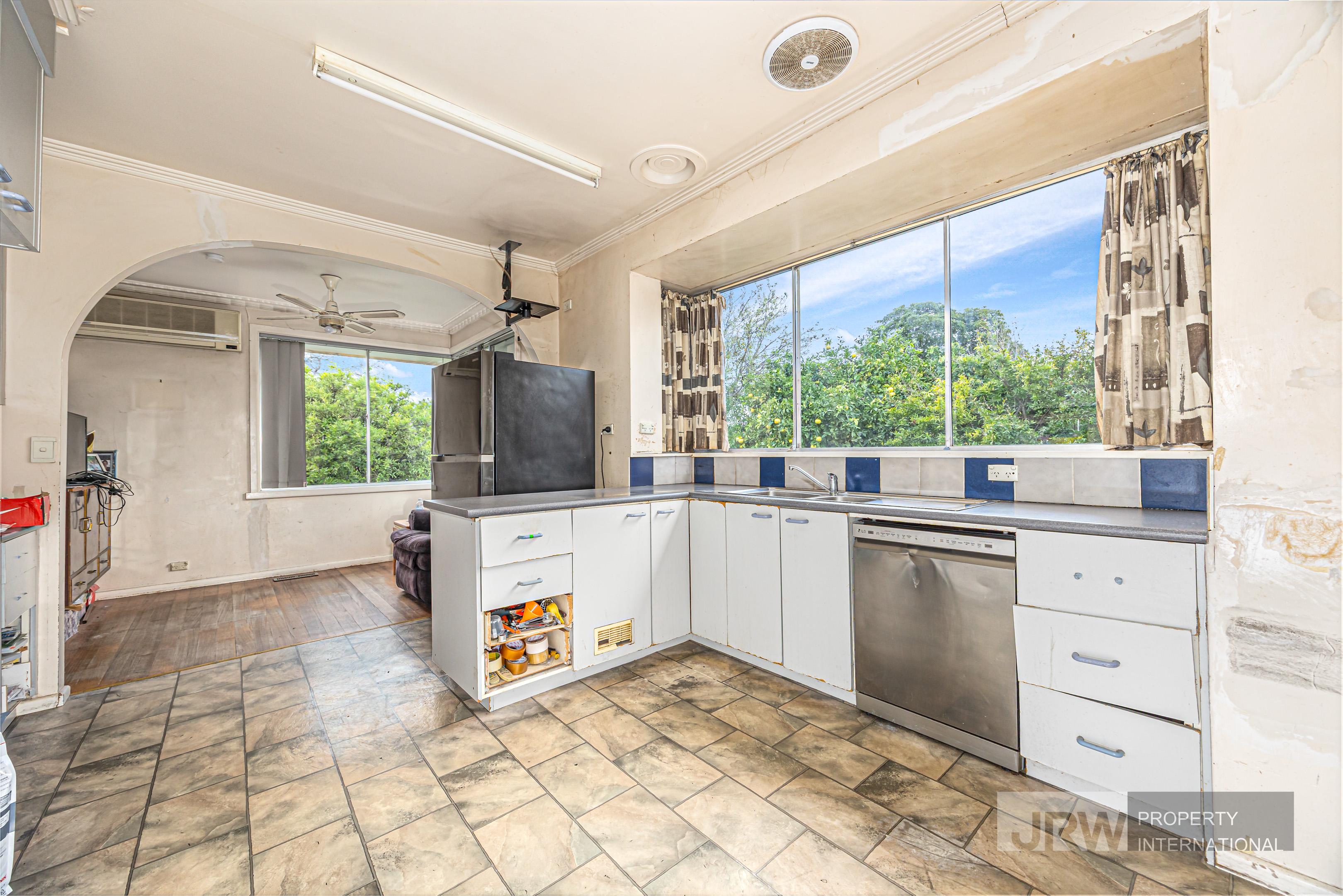 33 IRELAND AVENUE, Wantirna South VIC 3152 - Image 2