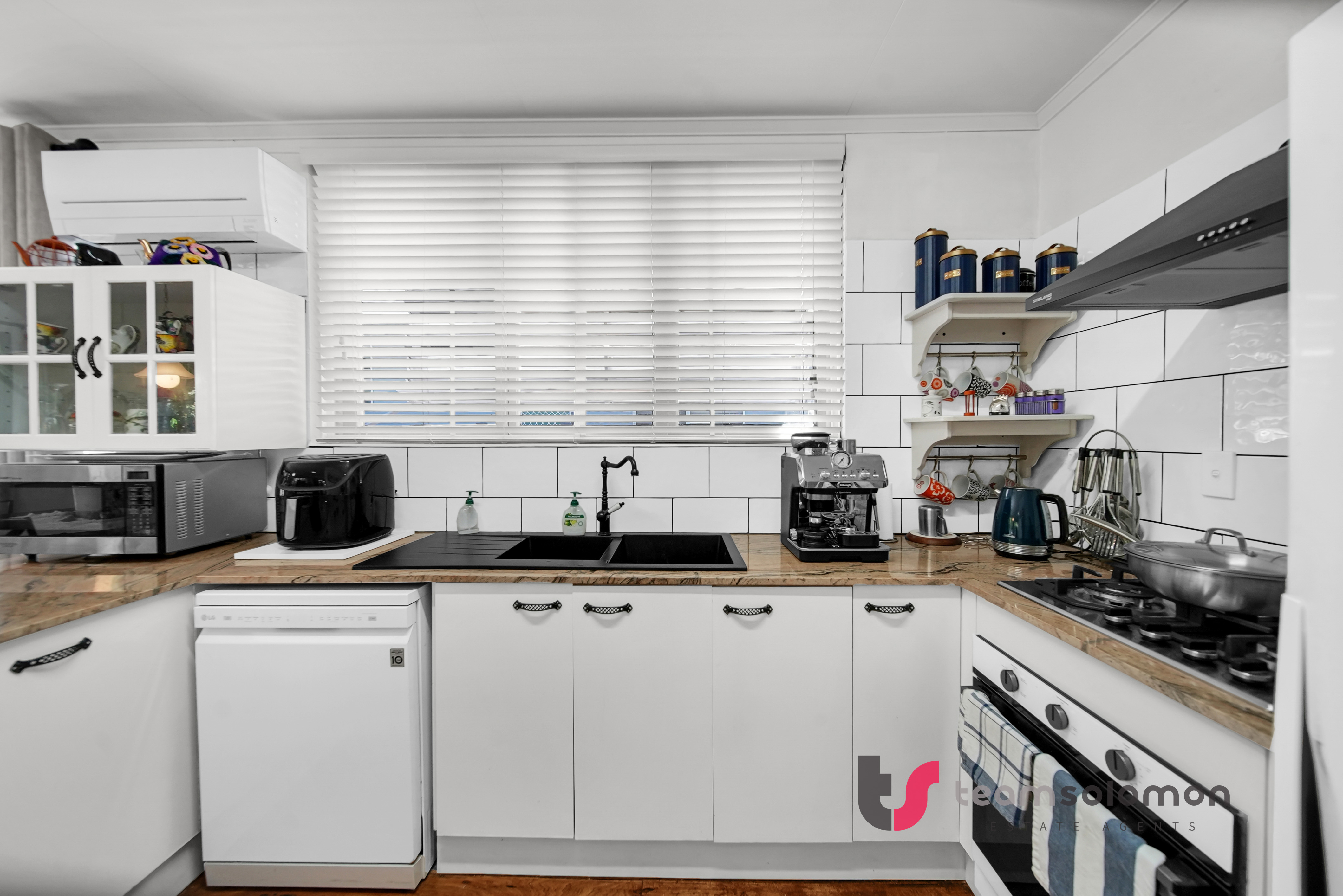 13 KINGFISHER STREET, Coochiemudlo Island QLD 4184 - Image 6