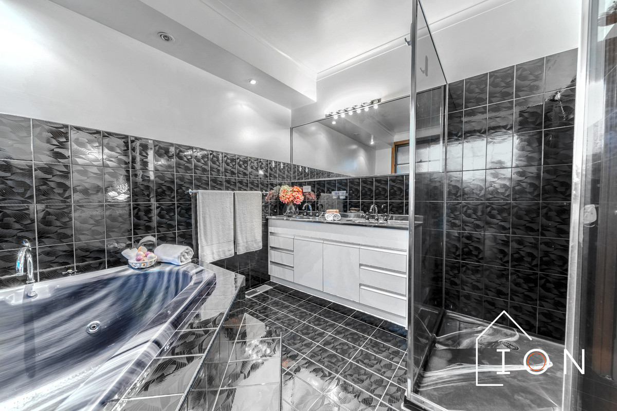 3-bedroom house at 1 MURNDAL COURT, Berwick VIC 3806, Casey, Victoria