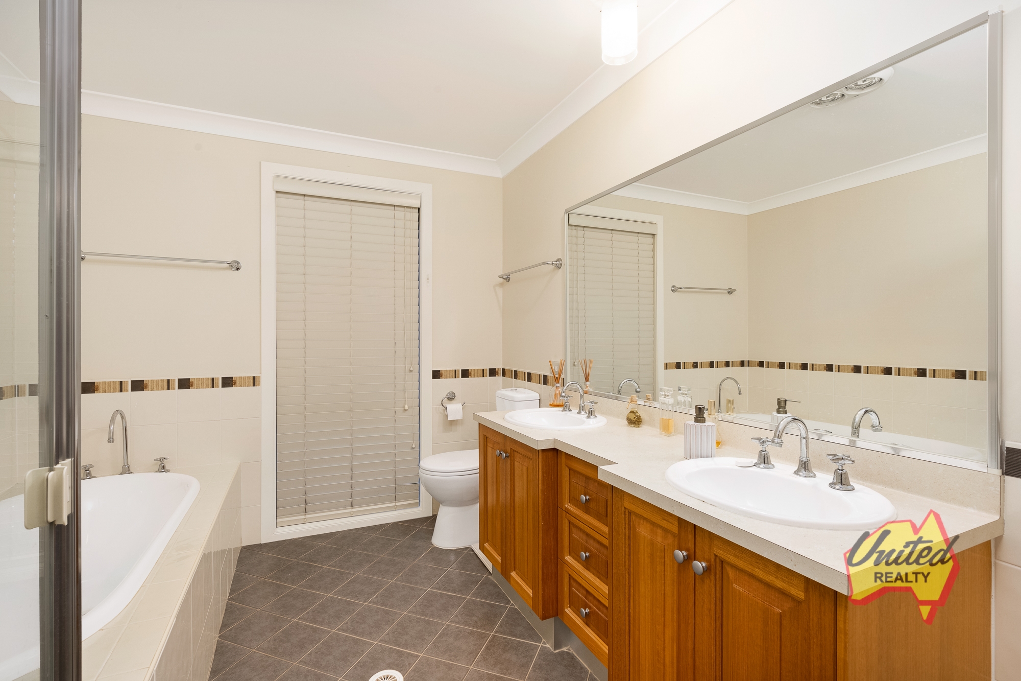 4-bedroom unit at 18/180 Glendiver Road, The Oaks, NSW 2570, Wollondilly, New South Wales