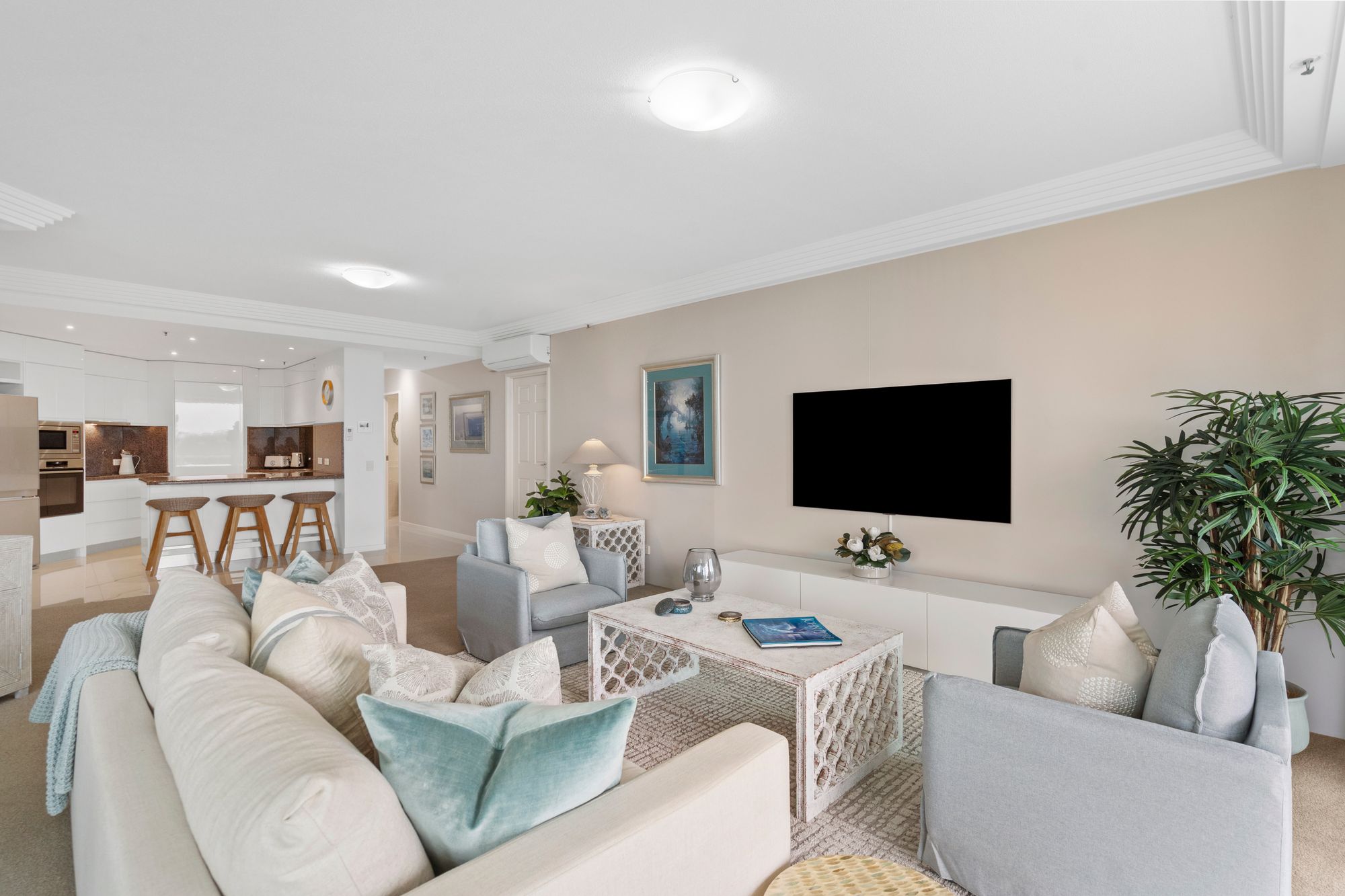 18 177 OLD BURLEIGH ROAD, BROADBEACH QLD 4218 - Image 3